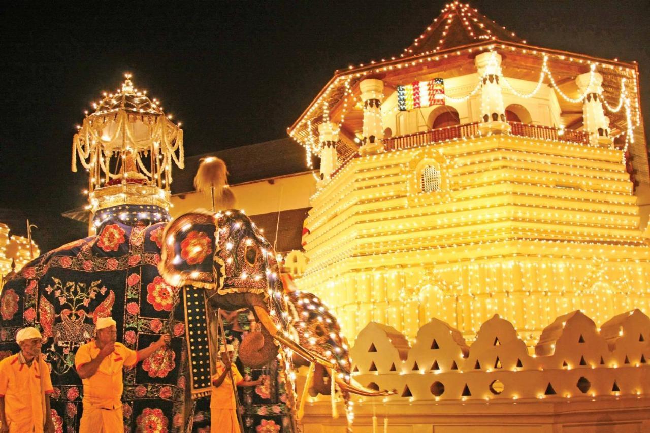 Seven Luck Palace Kandy Exterior photo